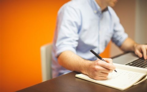 双休不一定休周六、周日上热搜 网友吵翻了：你愿意吗